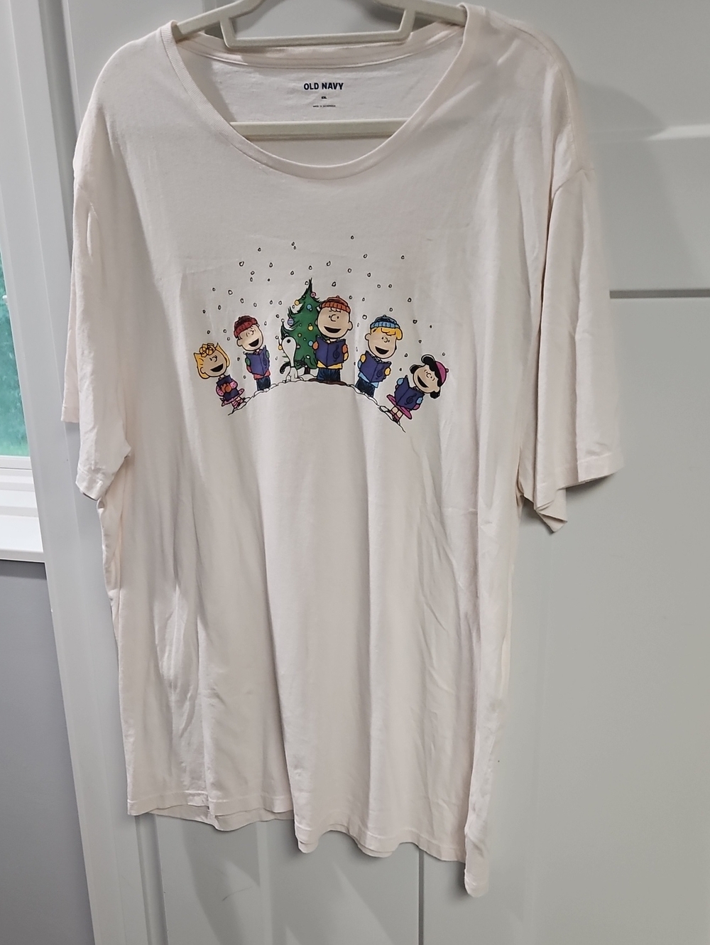 Old Navy Cream Peanuts Graphic Tee